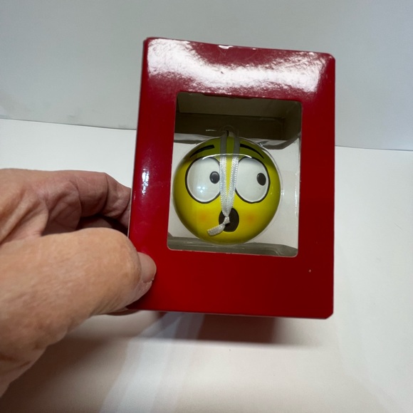 Hallmark 2017 Yellow Smile Surprice face Emijo Christmas Ornament - Picture 3 of 6